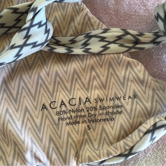 RARE Acacia Swimwear Diamond Yelapa Bikini Top Small - Picture 3 of 3